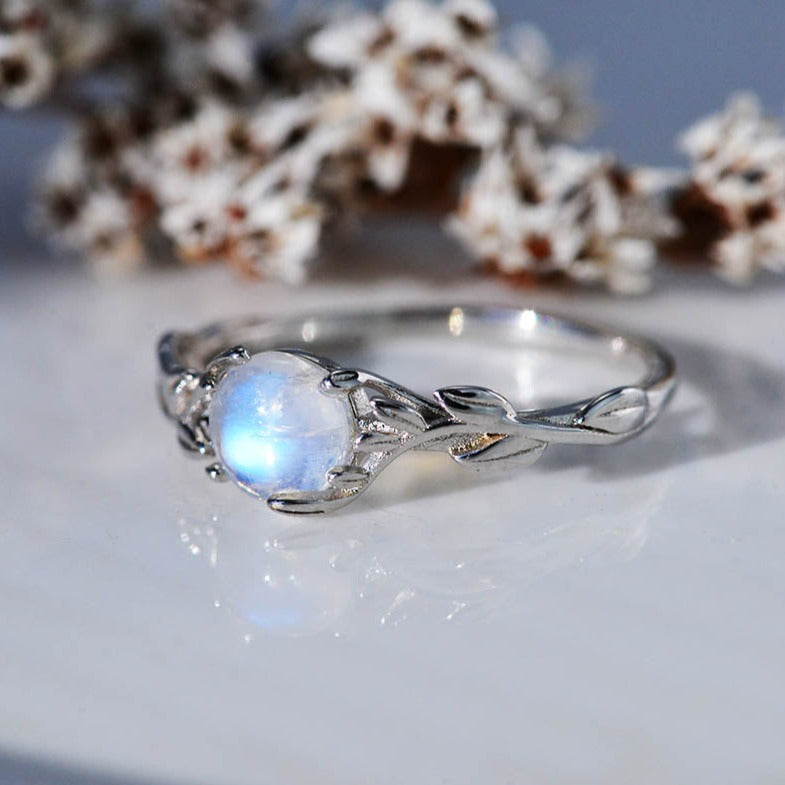 Round deals moonstone ring