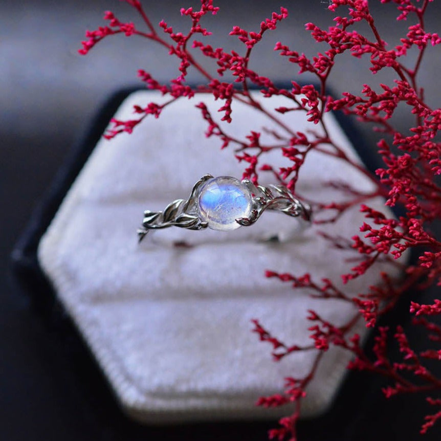 Round hot sale moonstone ring