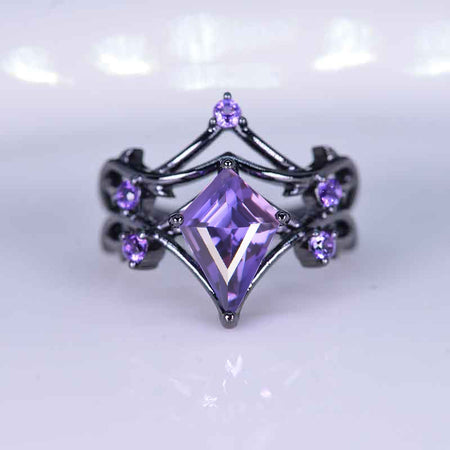 2.5 Carat Kite Purple Sapphire Engagement Ring. 2.5CT Fancy Shield Shape Purple Sapphire Black Gold Ring