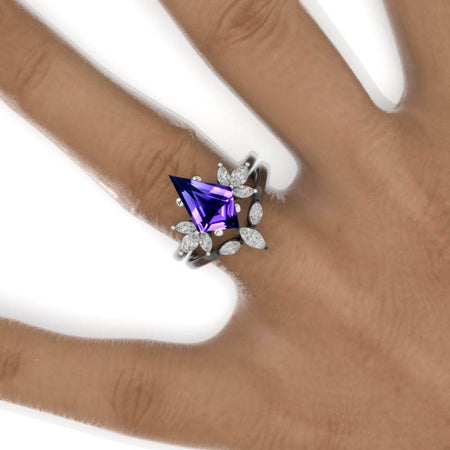 2.5 Carat Kite Natural Amethyst Engagement Ring. 2.5CT Fancy Shield Shape Natural Amethyst Black Gold Ring Set