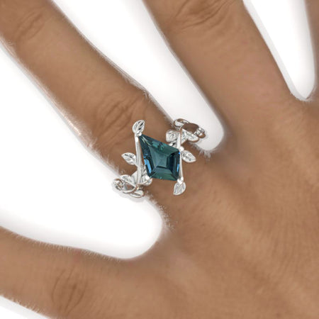 2.5 Carat Kite Teal Sapphire Engagement Ring. 2.5CT Fancy Shield Shape teal Sapphire Ring